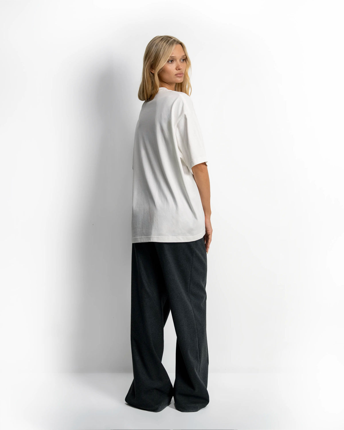 Relaxed Model 5 #White